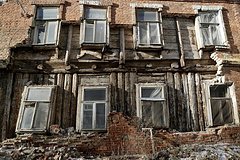 Россиянку дважды переселяли из аварийного дома в ветхое жилье