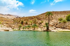 Оманские пустыни превратились в озера после рекордных ливней